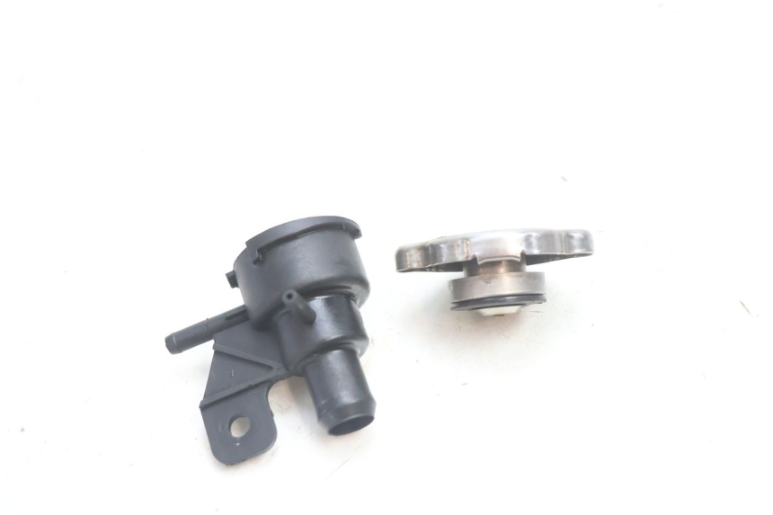 photo de TAPON RADIADOR KYMCO MXU R 250 (2004 - 2010) - Primer plano técnico
