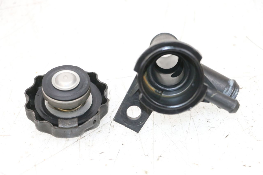 photo de TAPON RADIADOR HONDA NSR R 125 (1994 - 2003) - Detalle de la pieza