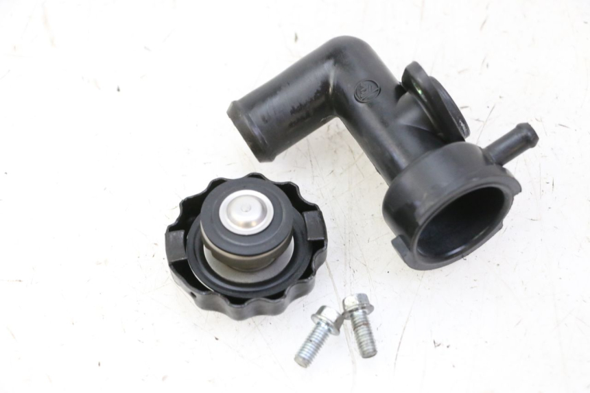 photo de TAPON RADIADOR HONDA NTV DEAUVILLE 650 (2001 - 2006) - Zoom estado de uso