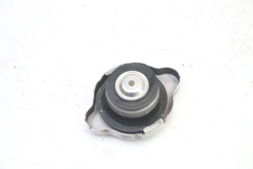 photo de TAPON RADIADOR HONDA ST PAN EUROPEAN 1300 (2002 - 2013) - Zoom estado de uso