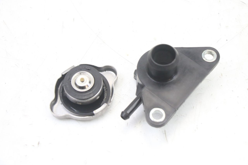 photo de TAPON RADIADOR SUZUKI BURGMAN 125 (2018 - 2021) - Otra perspectiva