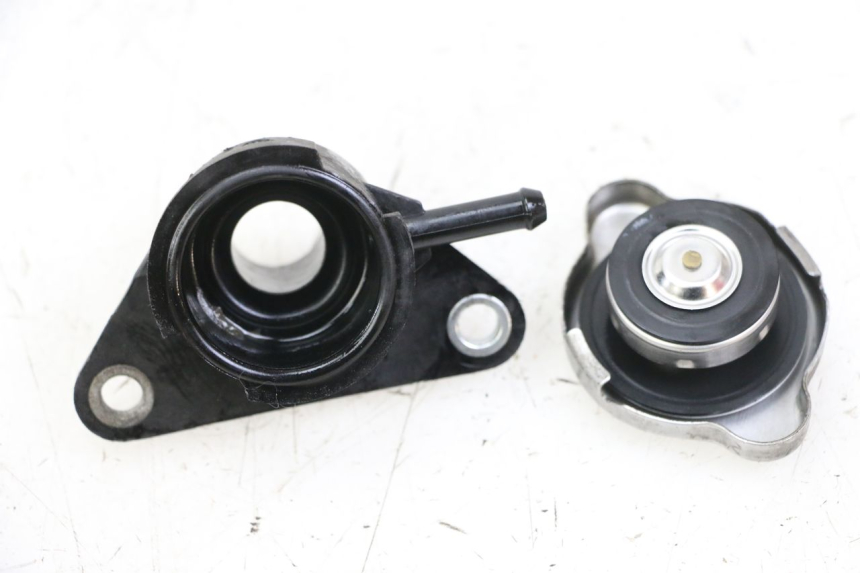 photo de TAPON RADIADOR SUZUKI BURGMAN 125 (2015 - 2017) - Vista principal