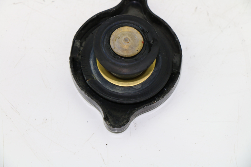 photo de TAPON RADIADOR SUZUKI UH BURGMAN 125 (2002 - 2006) - Zoom estado de uso