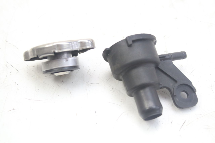 photo de TAPON RADIADOR KYMCO X-CITING XCITING 400 (2014 - 2018) - Detalle de la pieza