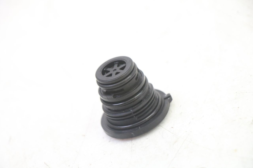 photo de TAPON RADIADOR YAMAHA XMAX X-MAX 125 (2021 - 2025) - Otra perspectiva