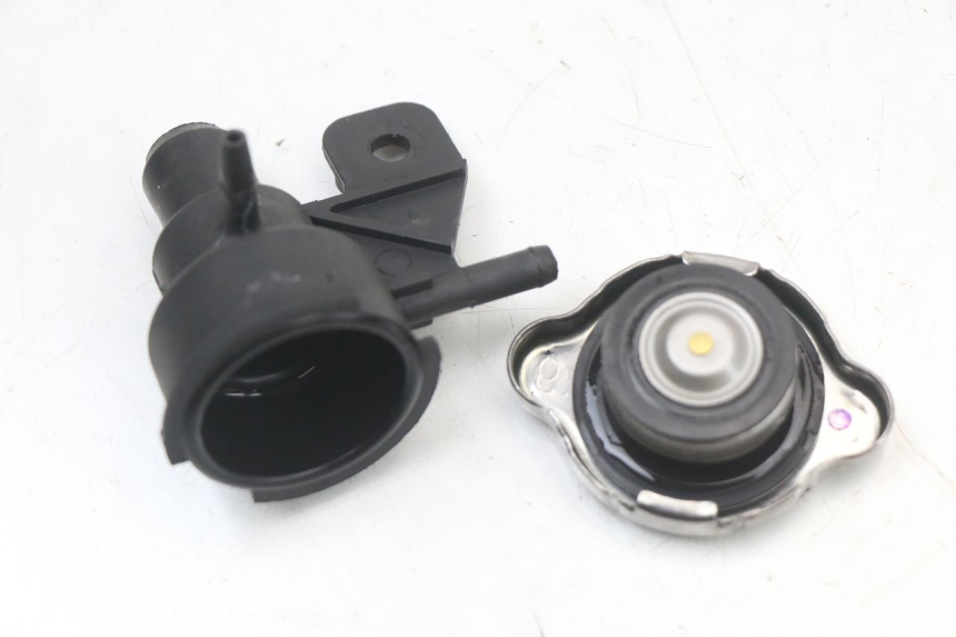 photo de TAPON RADIADOR KYMCO XCITING 250 (2006 - 2009) - Detalle de la pieza