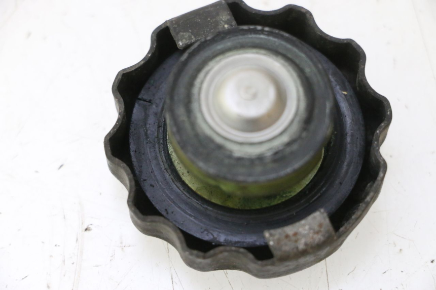 photo de TAPON RADIADOR HONDA XRV AFRICA TWIN 750 (1990 - 1992) - Detalle de la pieza