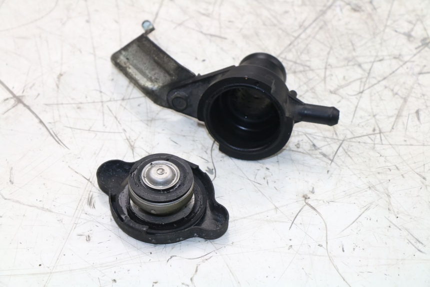 photo de TAPON RADIADOR YAMAHA YP MAJESTY ABS 400 (2007 - 2009) - Detalle de la pieza