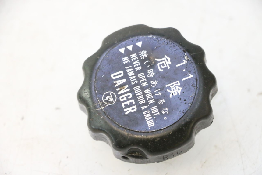 photo de TAPON RADIADOR YAMAHA YP MAJESTY 125 (1998 - 2001) - Vista principal