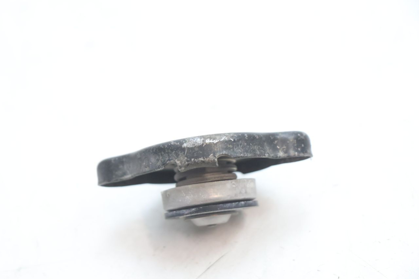 photo de TAPON RADIADOR YAMAHA YZF R GENESIS 750 (1993 - 1998) - Detalle de la pieza