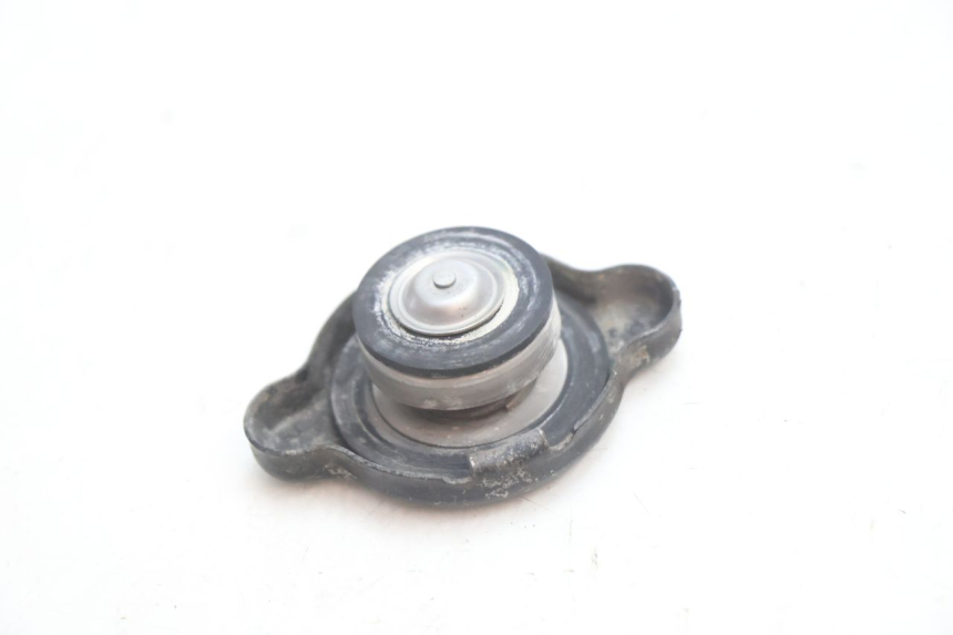 photo de TAPON RADIADOR YAMAHA YZF R GENESIS 750 (1993 - 1998) - Zoom estado de uso