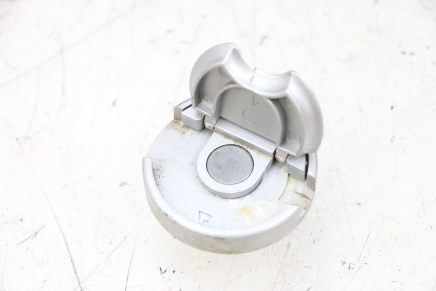 photo de TAPA DE DEPÓSITO DE COMBUSTIBLE KYMCO AGILITY 4T 50 (2018 - 2022) - Zoom estado de uso