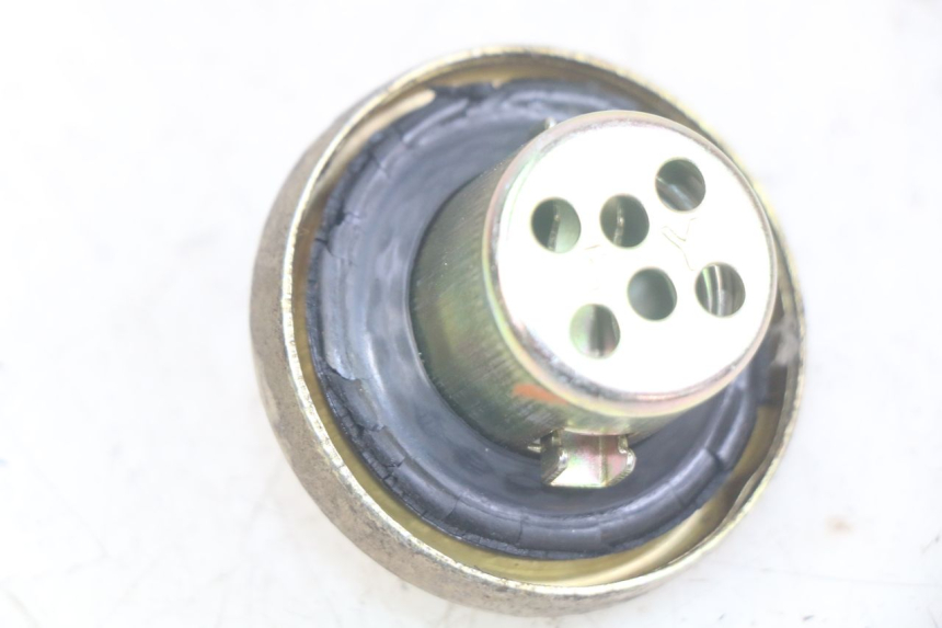 photo de TAPA DE DEPÓSITO DE COMBUSTIBLE NECO ALEXONE 125 (2017 - 2024) - Detalle de la pieza