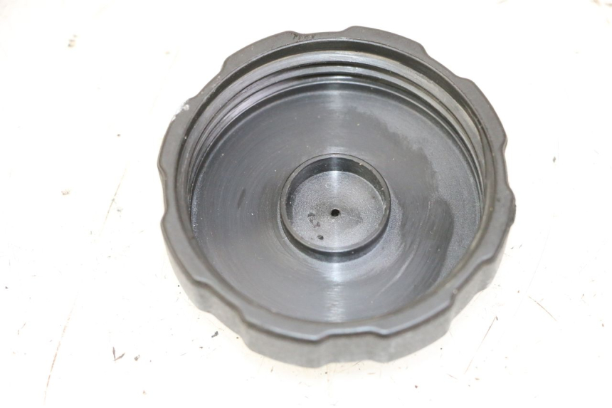 photo de TAPA DEPÓSITO DE COMBUSTIBLE PEUGEOT CITYSTAR 50 (2013 - 2017) - Detalle de la pieza