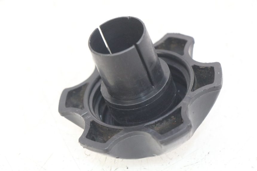 photo de TAPA DE DEPÓSITO DE COMBUSTIBLE HONDA CR 80 (2001 - 2003) - Detalle de la pieza