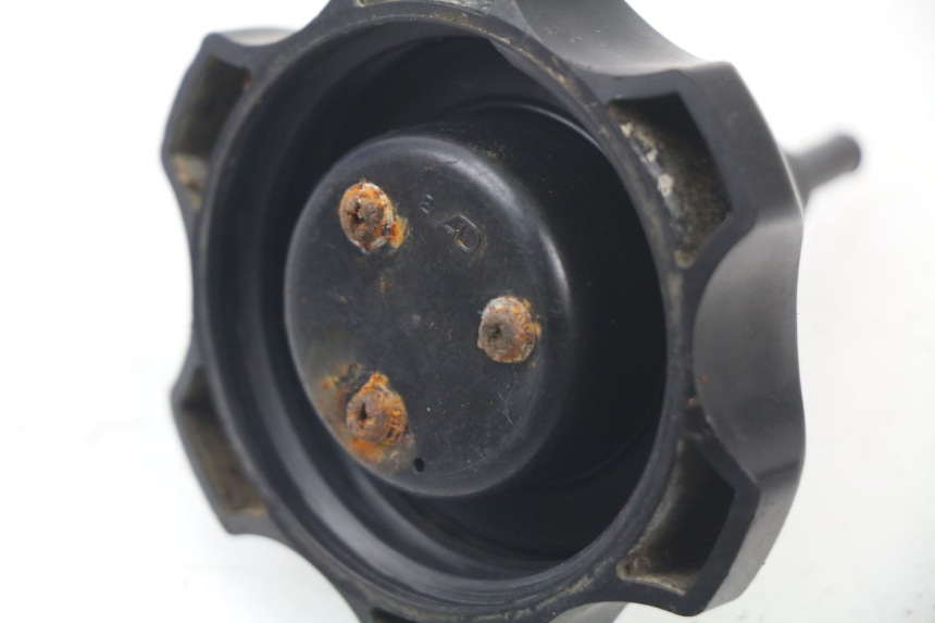 photo de TAPON DEPOSITO FUEL HONDA CRF CR-F 450 (2001 - 2005) - Detalle de la pieza