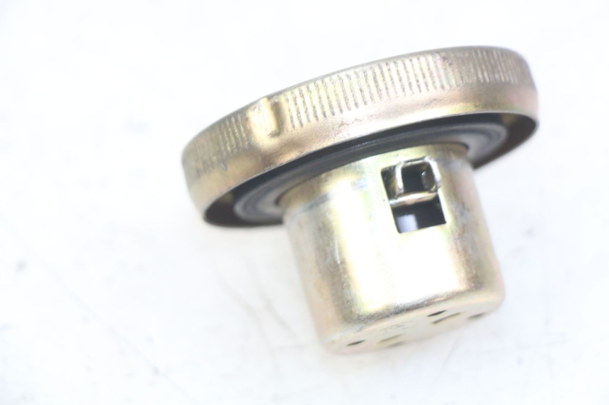 photo de TAPA DE DEPÓSITO DE COMBUSTIBLE SYM CROX 4T 50 (2016 - 2023) - Detalle de la pieza