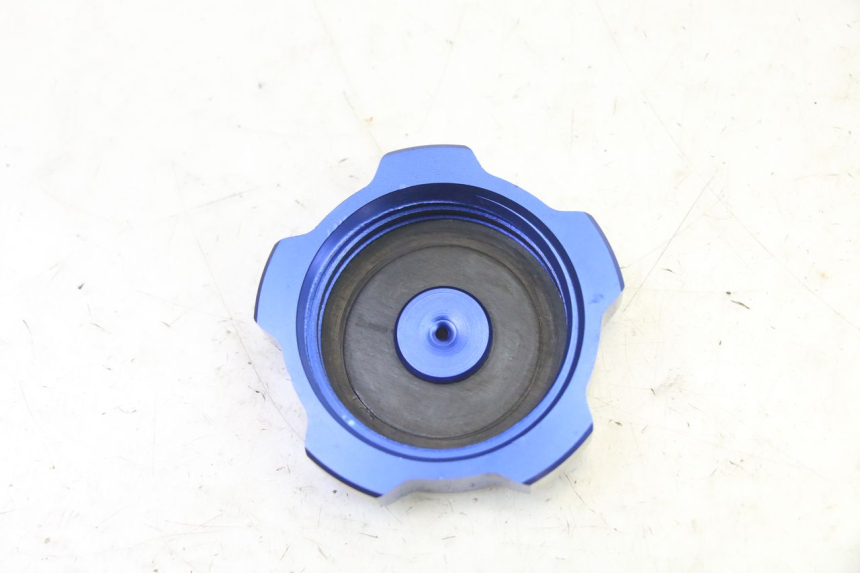 photo de TAPA DEPÓSITO DE COMBUSTIBLE CCR DIRT BIKE 125 - Zoom estado de uso