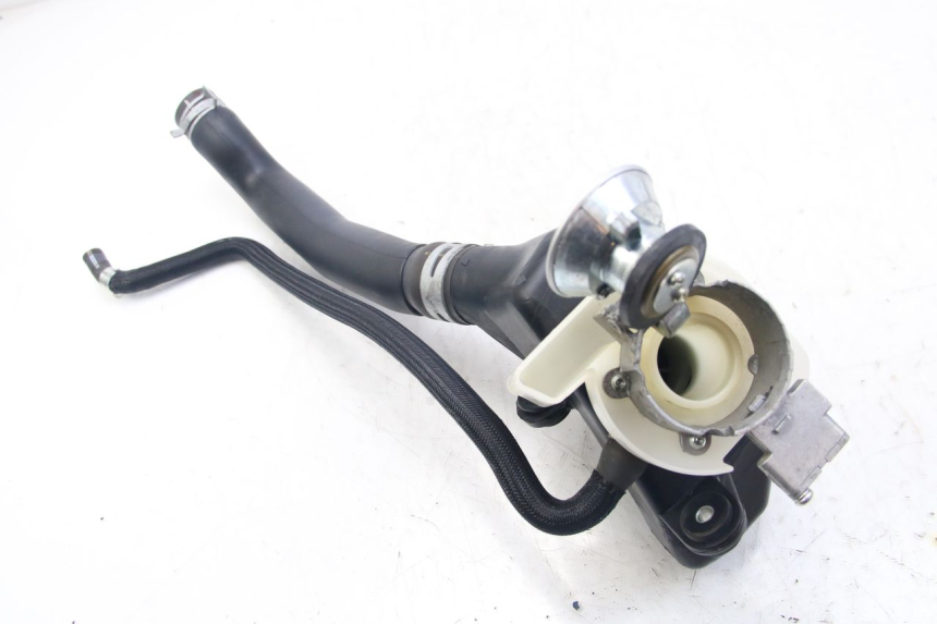 photo de TAPA DEPÓSITO DE COMBUSTIBLE YAMAHA D'ELIGHT DELIGHT 125 (2017 - 2020) - Zoom estado de uso