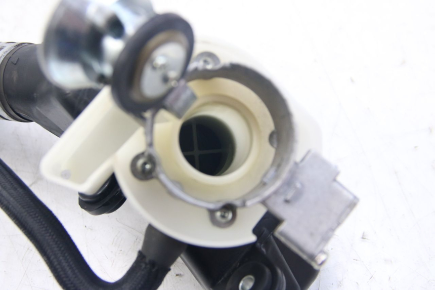 photo de TAPA DEPÓSITO DE COMBUSTIBLE YAMAHA D'ELIGHT DELIGHT 125 (2017 - 2020) - Otra perspectiva