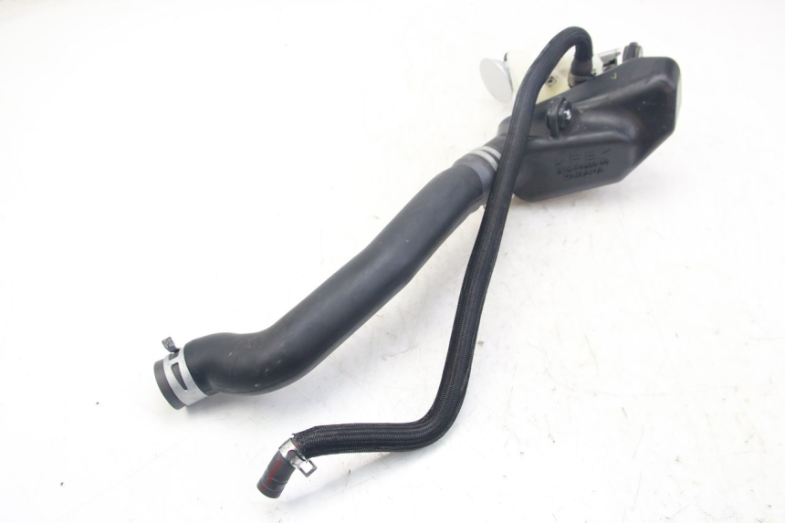 photo de TAPA DEPÓSITO DE COMBUSTIBLE YAMAHA D'ELIGHT DELIGHT 125 (2017 - 2020) - Primer plano técnico