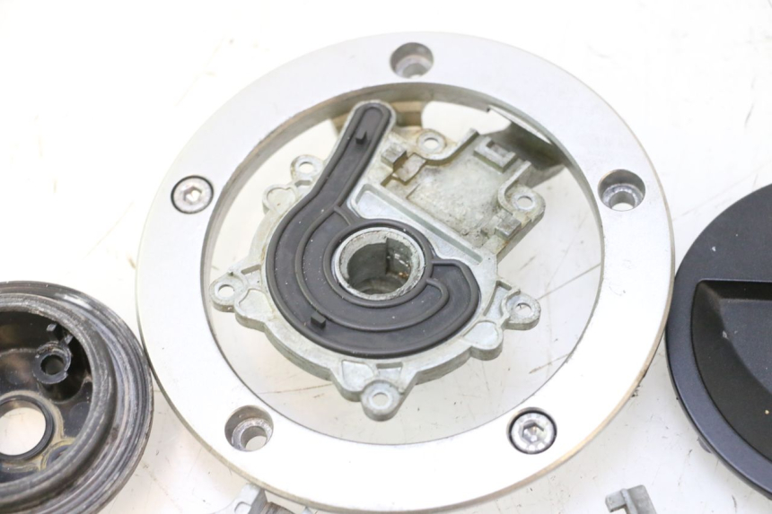photo de TAPON DEPOSITO FUEL KAWASAKI ER-6 ER6 N 650 (2005 - 2009) - Características distintivas