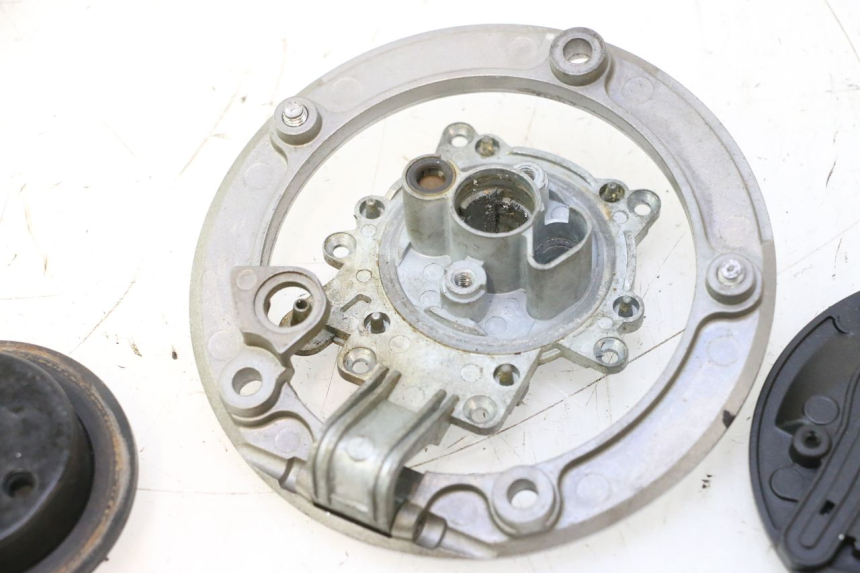 photo de TAPON DEPOSITO FUEL KAWASAKI ER-6 ER6 N 650 (2005 - 2009) - Detalles de los puntos de fijación