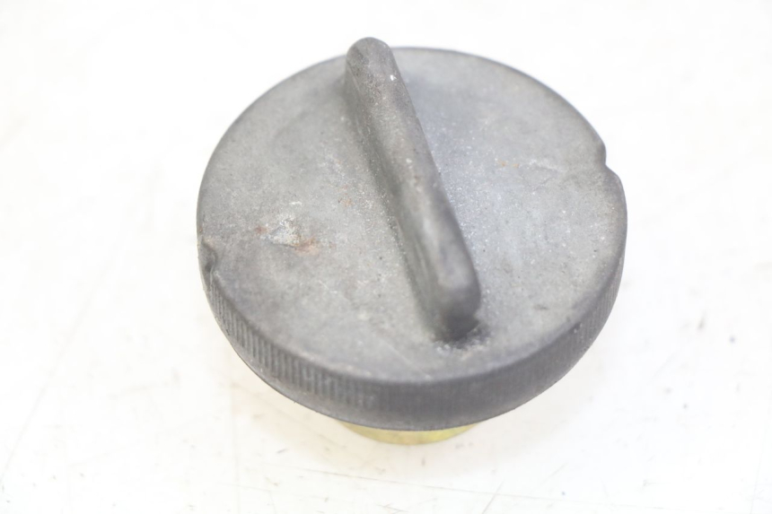 photo de TAPA DEPÓSITO DE COMBUSTIBLE HONDA FES PANTHEON 2T 125 (1998 - 2002) - Zoom estado de uso