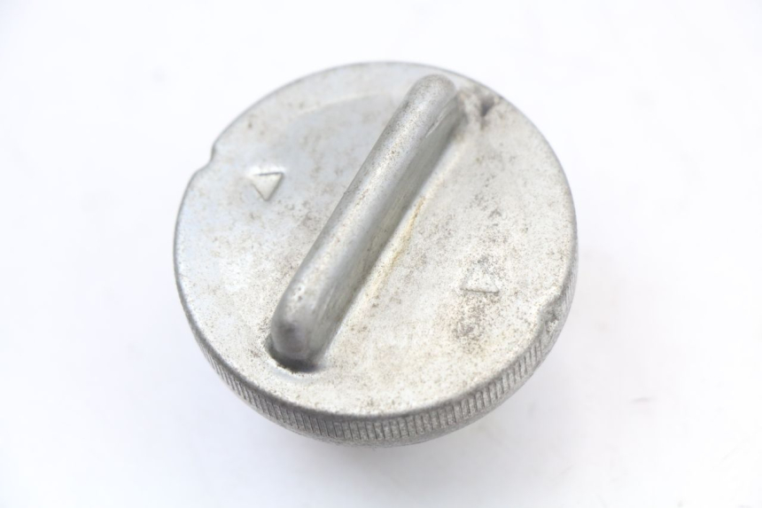 photo de TAPA DEPÓSITO DE COMBUSTIBLE HONDA FES PANTHEON 2T 125 (1998 - 2002) - Detalle de la pieza