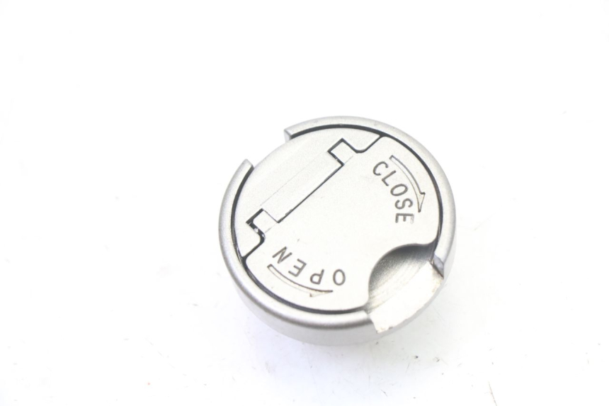 photo de TAPA DE DEPÓSITO DE COMBUSTIBLE SYM FIDDLE 3 III 125 (2014 - 2020) - Zoom estado de uso