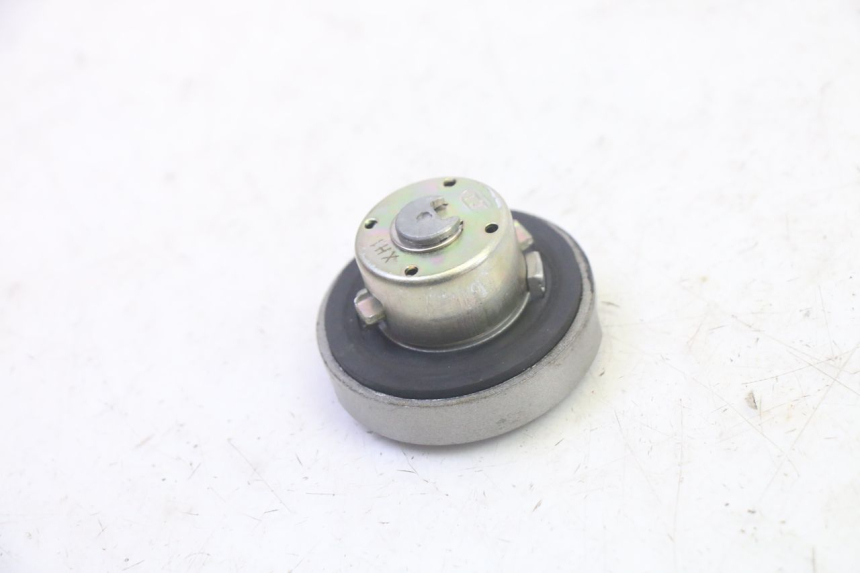 photo de TAPA DE DEPÓSITO DE COMBUSTIBLE SYM FIDDLE 3 III 125 (2014 - 2020) - Primer plano técnico