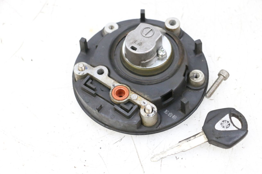 photo de TAPON DEPOSITO FUEL YAMAHA FJR ABS 1300 (2006 - 2012) - Primer plano técnico