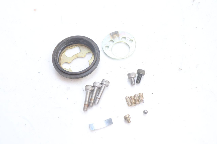 photo de TAPON DEPOSITO FUEL YAMAHA FJR 1300 (2001 - 2005) - Detalles de los puntos de fijación