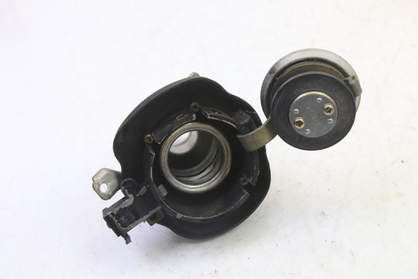 photo de TAPON DEPOSITO FUEL KYMCO GRAND DINK 125 (2008 - 2014) - Primer plano técnico