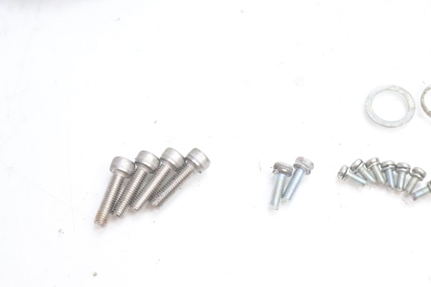 photo de TAPON DEPOSITO FUEL SUZUKI GSF N BANDIT 1200 (2001 - 2005) - Primer plano técnico
