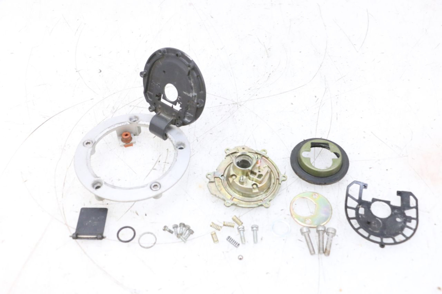 photo de TAPON DEPOSITO FUEL SUZUKI GSXR GSX-R 1000 (2003 - 2004) - Detalle de la pieza