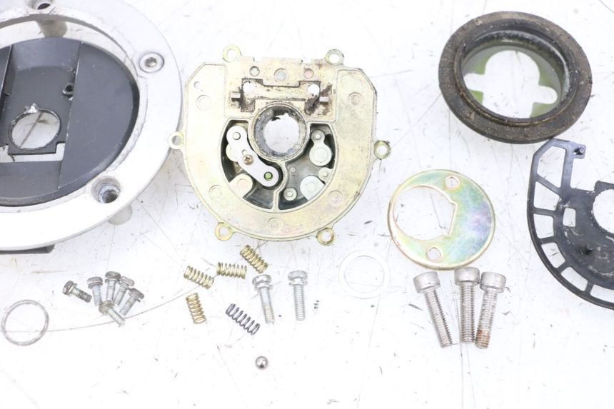 photo de TAPON DEPOSITO FUEL SUZUKI GSXR GSX-R 1000 (2003 - 2004) - Marcados y referencias originales