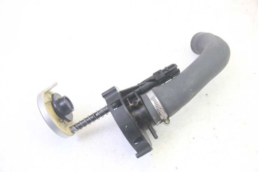 photo de TAPON DEPOSITO FUEL SYM GTS EVO 125 (2009 - 2013) - Otra perspectiva