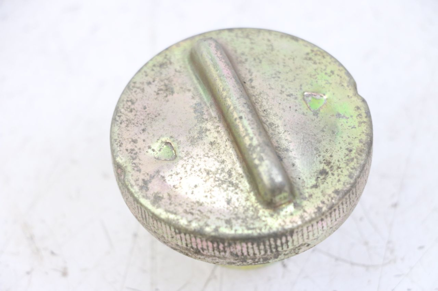 photo de TAPA DE DEPÓSITO DE COMBUSTIBLE HONDA SCV LEAD 100 (2003 - 2007) - Detalle de la pieza