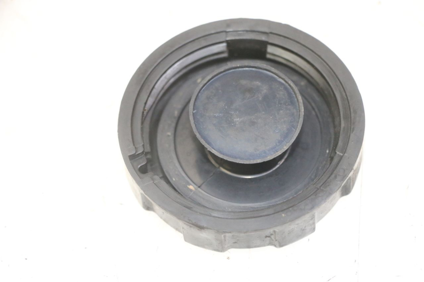 photo de TAPA DEPÓSITO DE COMBUSTIBLE PEUGEOT KISBEE 2T 50 (2018 - 2022) - Detalle de la pieza