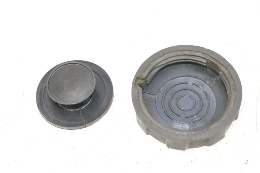 photo de TAPA DEPÓSITO DE COMBUSTIBLE PEUGEOT KISBEE 2T 50 (2010 - 2017) - Zoom estado de uso