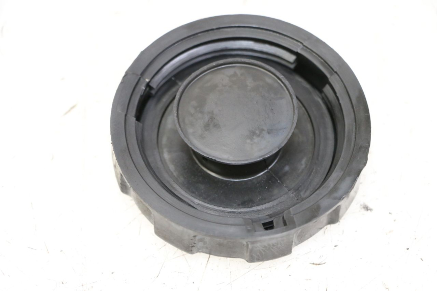 photo de TAPA DEPÓSITO DE COMBUSTIBLE PEUGEOT KISBEE 4T 50 (2010 - 2017) - Detalle de la pieza