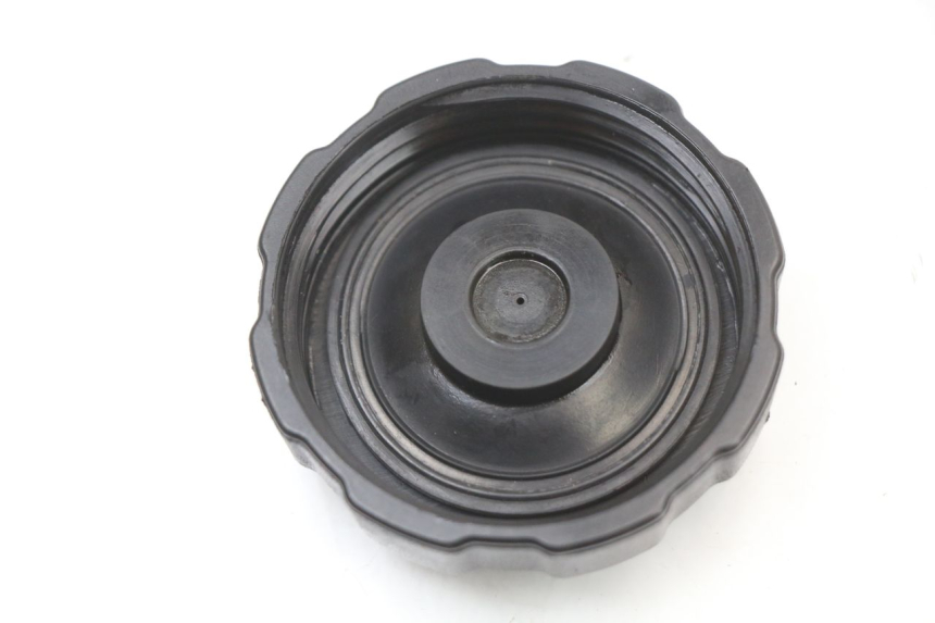 photo de TAPA DEPÓSITO DE COMBUSTIBLE PEUGEOT LUDIX 50 (2008 - 2017) - Zoom estado de uso