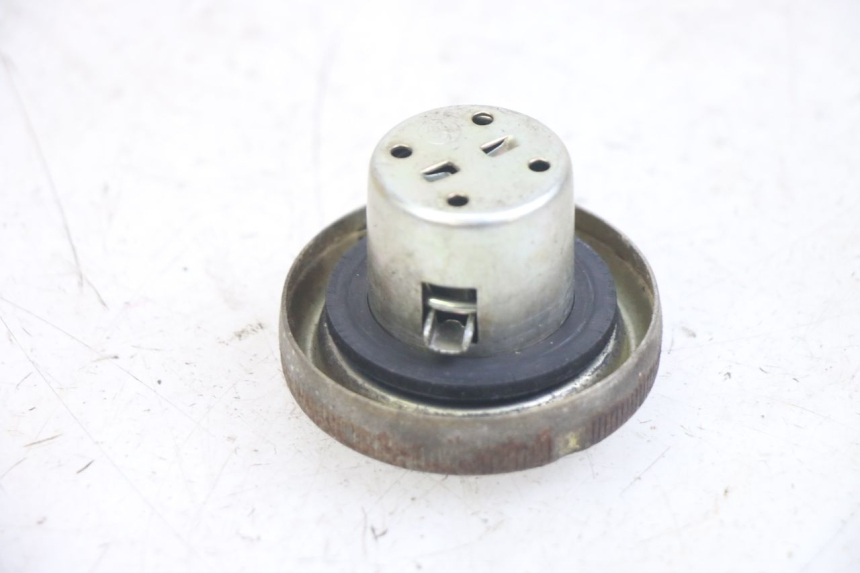 photo de TAPA DE DEPÓSITO DE COMBUSTIBLE SYM ORBIT 2 TS 2T 50 (2011 - 2016) - Detalle de la pieza