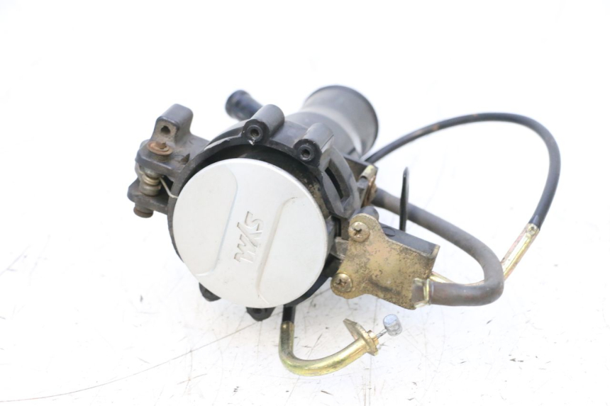 photo de TAPA DEPÓSITO DE COMBUSTIBLE SYM ORBIT III 3 4T 50 (2018 - 2021) - Primer plano técnico