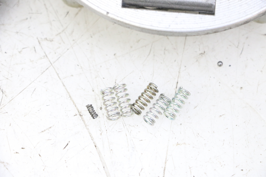 photo de TAPON DEPOSITO FUEL MAG POWER R-STREET 50 (2016 - 2025) - Zoom estado de uso