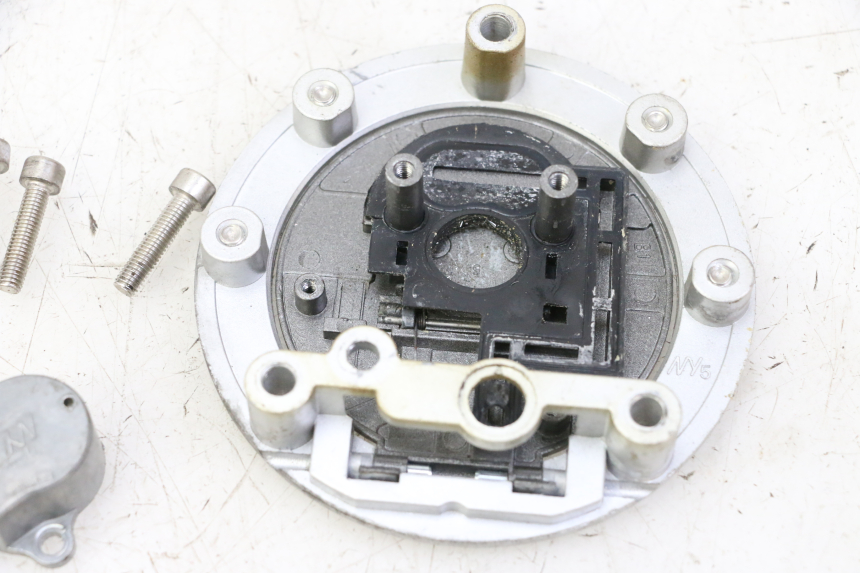 photo de TAPON DEPOSITO FUEL MAG POWER R-STREET 50 (2016 - 2025) - Primer plano técnico