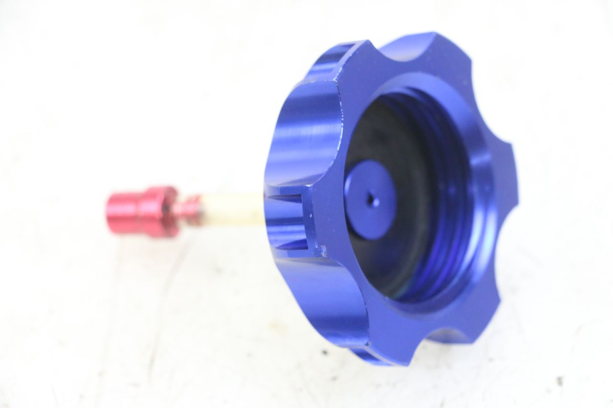 photo de TAPA DEPÓSITO DE COMBUSTIBLE APOLLO RFZ 125 - Zoom estado de uso