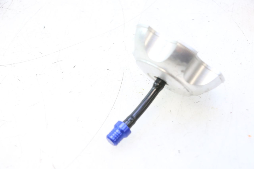 photo de TAPON DEPOSITO FUEL APOLLO RFZ 140 - Zoom estado de uso