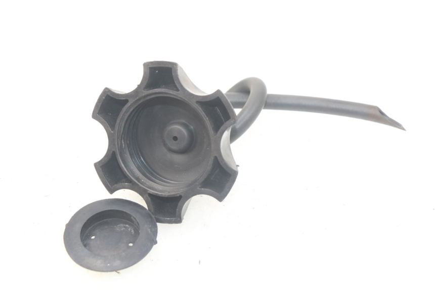 photo de TAPA DE DEPÓSITO DE COMBUSTIBLE APOLLO RXF 125 - Detalle de la pieza